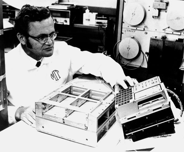 dag_spicer's tweet photo. With sadness we mark the passing of Eldon Hall, who led development of the computer that took astronauts to the Moon and back. In 1982, Hall was the keynote speaker at the opening of the Computer History Museum: https://t.co/XvEI1z4lOb . @ComputerHistory @SIGCIS @vcfederation https://t.co/N1iZ7tlYP5