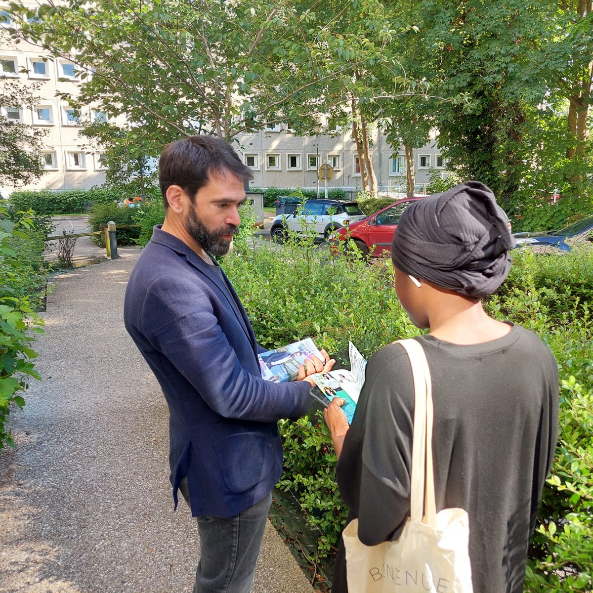 PYJourdain2024's tweet photo. Ce lundi soir, nous sommes venus à votre rencontre aux #Tourelles.
Dans 3 semaines, changeons de gouvernement !
Merci à tous les habitants pour leur accueil enthousiaste et chaleureux.
#législatives2022 #circo2705 #NUPES https://t.co/Hw6ZpYG4g8