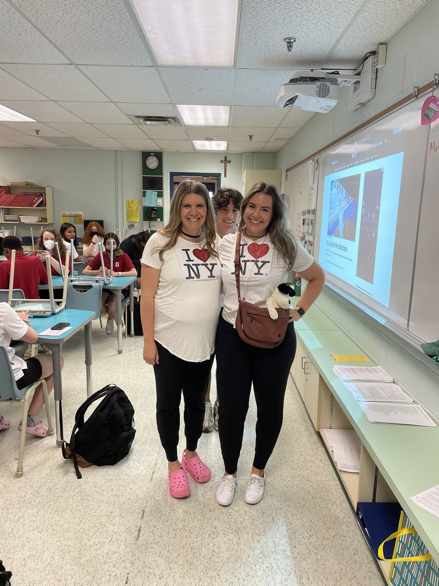 MsGodkin's tweet photo. The Olson twins reporting to @ResCSS #ILP today #rezweek #dressasacelebrityday #newyorkminute https://t.co/2l0GThPSId