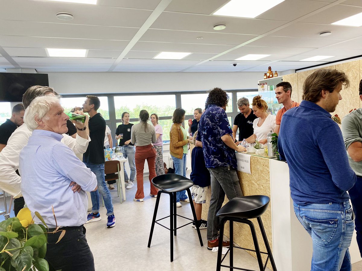 mondzorgpoli's tweet photo. Goed zoveel van onze collega’s te hebben gezien met de housewarming bij ons in het Gezondheidspark Utrecht! 🥰🫶❤️💯🎉 #happy #housewarming #mondzorgpoli #utrecht #spoedtandarts #gezondheidsparkutrecht #tandarts #spoedpoli #kiespijn #emergencydentist #tandartsenspoedpost https://t.co/vjcrI8ZU5f