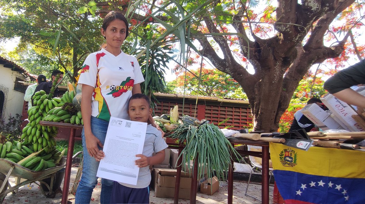 INTi_Venezuela's tweet photo. La vocería de la Comuna Indio Rangel agradeció al presidente @NicolasMaduro y al ministro @wcastroPSUV por la atención inmediata a sus requerimientos y el apoyo al trabajo productivo que desarrollan las organizaciones campesinas organizadas en estos privilegiados predios. https://t.co/PZrKheAYov