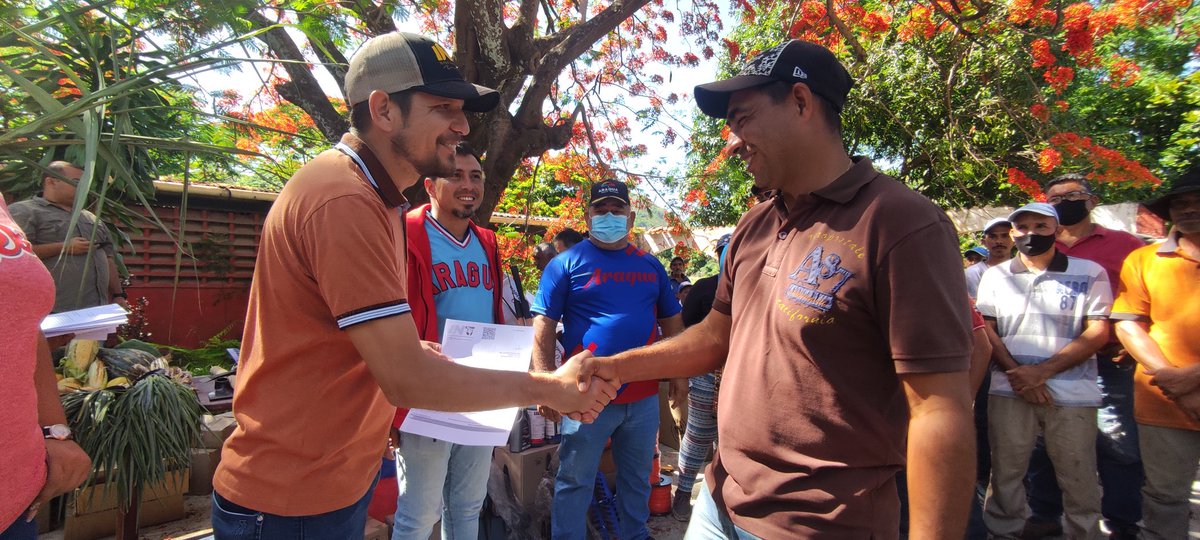 INTi_Venezuela's tweet photo. La vocería de la Comuna Indio Rangel agradeció al presidente @NicolasMaduro y al ministro @wcastroPSUV por la atención inmediata a sus requerimientos y el apoyo al trabajo productivo que desarrollan las organizaciones campesinas organizadas en estos privilegiados predios. https://t.co/PZrKheAYov
