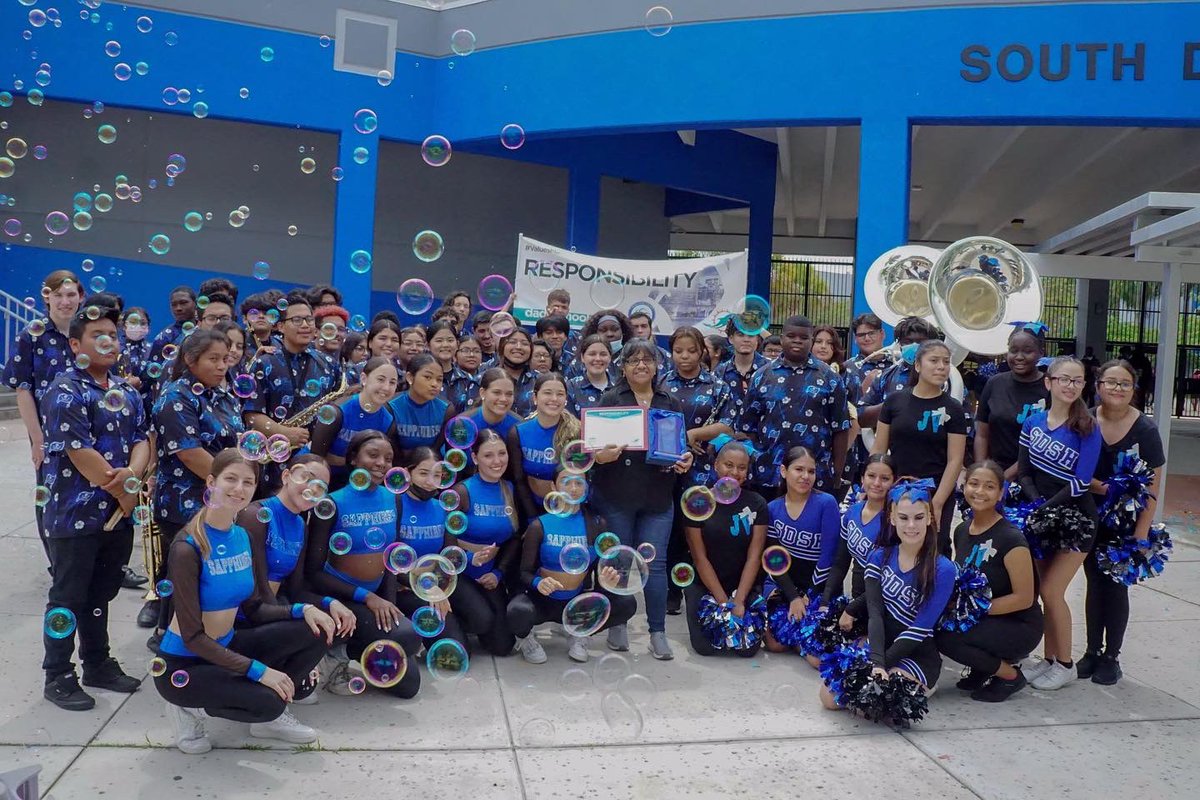 SouthDadeHS's tweet photo. The #ValuesMatterMiami 2022 Outstanding Responsibility Staff member of the year award goes to our very own, Rosa Vazquez! Ms. Vazquez was selected from over 1,500 entries! Thank you Ms. Vazquez for being a pivotal figure here at South Dade and for always going above &amp; beyond! https://t.co/8ljcGKjXwq