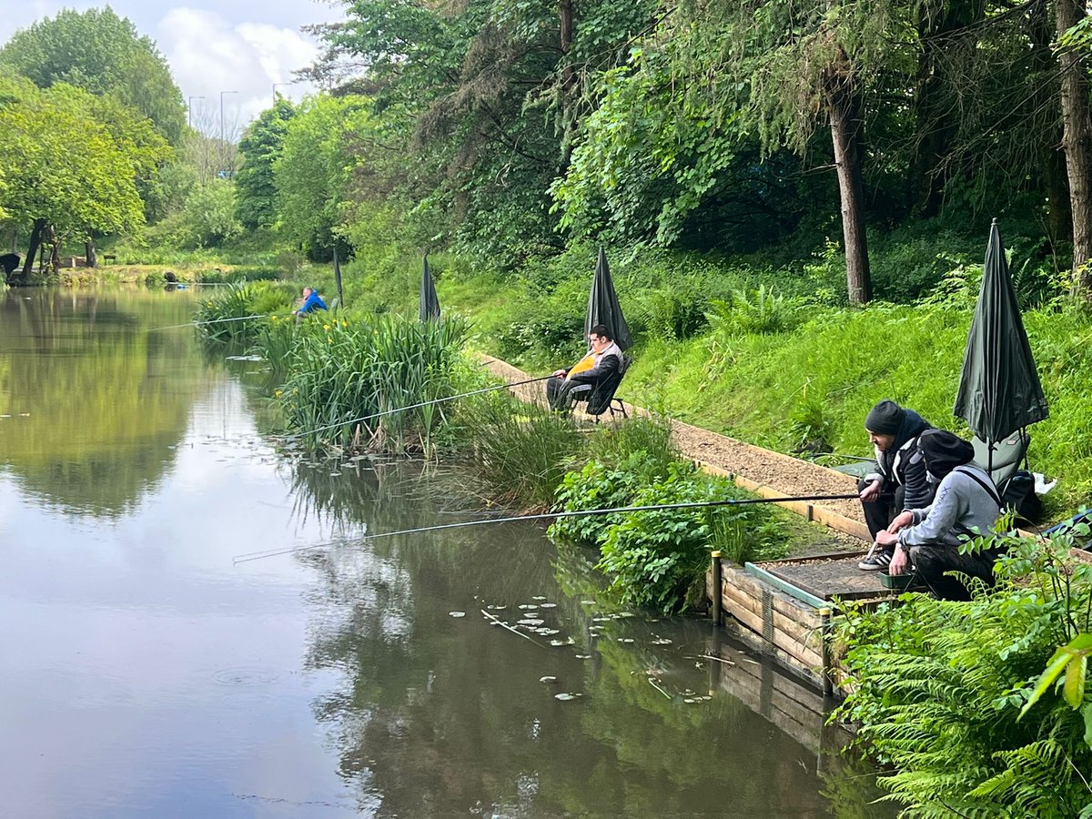 What a lovely peaceful session with a group from The NHS today. This photo sums it up perfectly 👌🎣
If you’re looking for solitude, but get bored quite easily, fishing can offer a great escape and is sometimes exactly what you need. #angling #fishing #socialprescribing