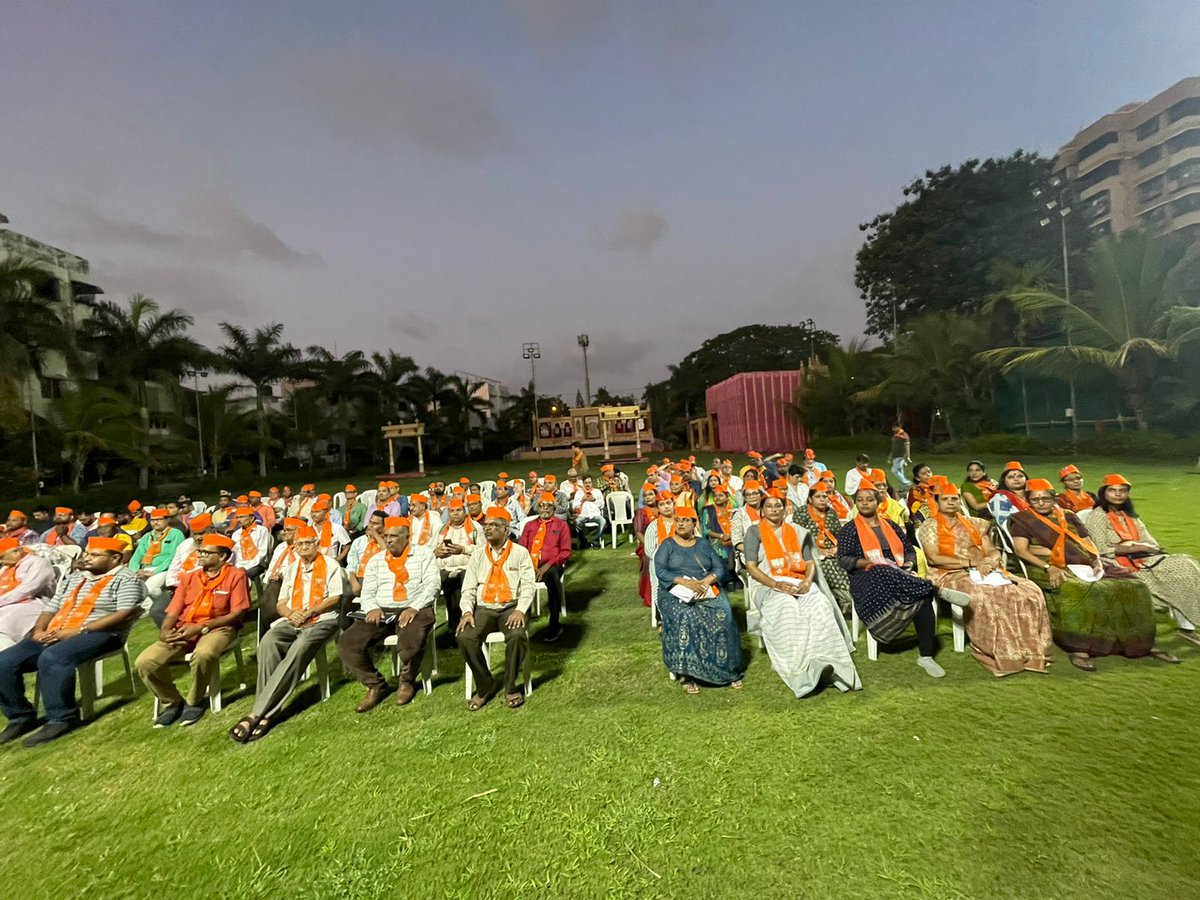 purneshmodi's tweet photo. અંતર્ગત ભવ્ય રેલી - સેવા સેતુ કાર્યક્રમ - સાંસદ ખેલ સ્પર્ધા સહિતના કાર્યક્રમને સફળ બનાવવા શ્રી @purneshmodi  સહિતના અગ્રણી શ્રીઓએ માર્ગદર્શન આપ્યું
આ કાર્યક્રમમાં સુરત શહેરના મેયર શ્રીમતી @BoghawalaHemali  વિધાનસભાના ઈન્ચાર્જ @PravinPatelPM ,કોર્પરેટરશ્રીઓ,પૂર્વકોર્પરેટરશ્રીઓ 2/2 https://t.co/XOeJ4HVFh5