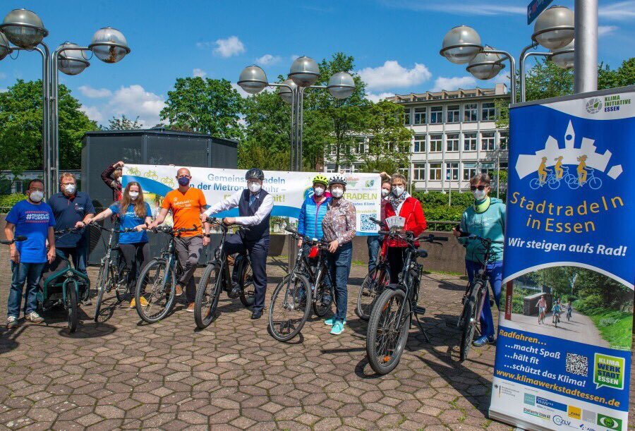 Radentscheid_E's tweet photo. Sonntag gehts wieder los: Stadtradeln in Essen vom 5. bis 25. Juni. Im Offenen Team RadEntscheid sind alle willkommen, gerne hier anmelden: https://t.co/Lpse2jLZYq
(Foto: Elke Brochhagen/Stadt Essen https://t.co/sWghrsJhF2