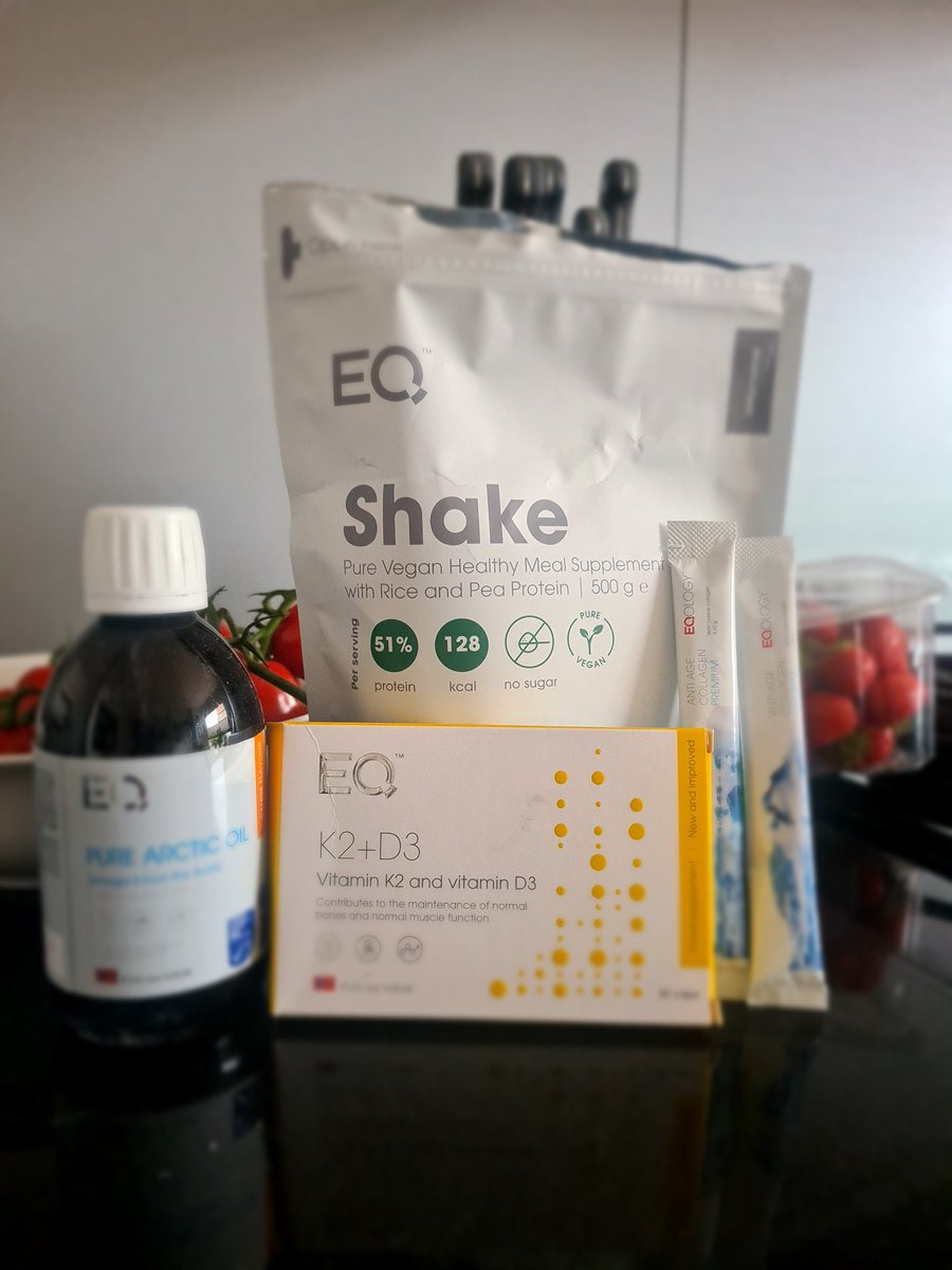 Clarins_Kyra's tweet photo. Waarom ik er zo jong uit zie? Door m'n huid niet alleen ad buitenkant te verzorgen, maar ook door supplementen in te nemen die op celniveau werken #omega3 #collageen #eiwitrijke #visolie #supplementen #vitamines #beste #kwaliteit #gezondheid #voeding #anti #huid #veroudering https://t.co/Ioc2STsyU4