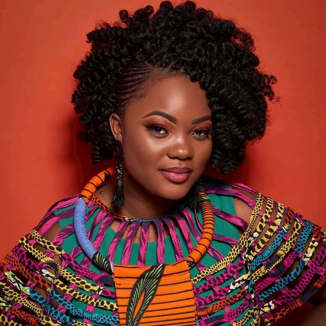 Reporter4Music's tweet photo. Pour la première fois, @DeborahLukaluK sera en concert Live au #Cameroun en Novembre 2022. Managée par #LightProAgency, La chanteuse #Gospel &amp; #Soul de 28 ans, sous @AfricaMotown (Sté affiliée à @U_M_Africa) dispose de 2 albums #Live enregistrés en Afrique du Sud, et 1 EP. https://t.co/of62nhdJLA