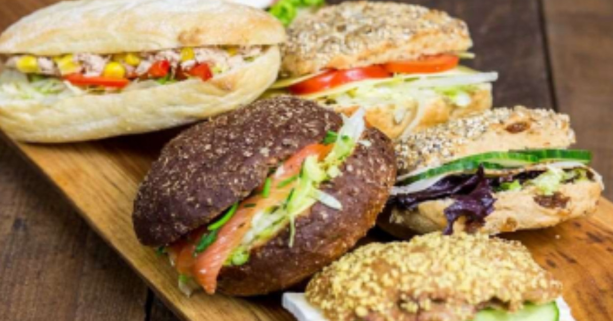 Lekker bezig daar in Rotterdam Zuid. Daar helpt team Soeda met het project 'catering zonder stigma' mensen weer verder op weg in hun dagelijks leven. Nieuwe vaardigheden leren en doelen stellen. Zo wordt er gewerkt aan herstel en een nieuwe toekomst. reakt.nl/wie-we-zijn/ni…