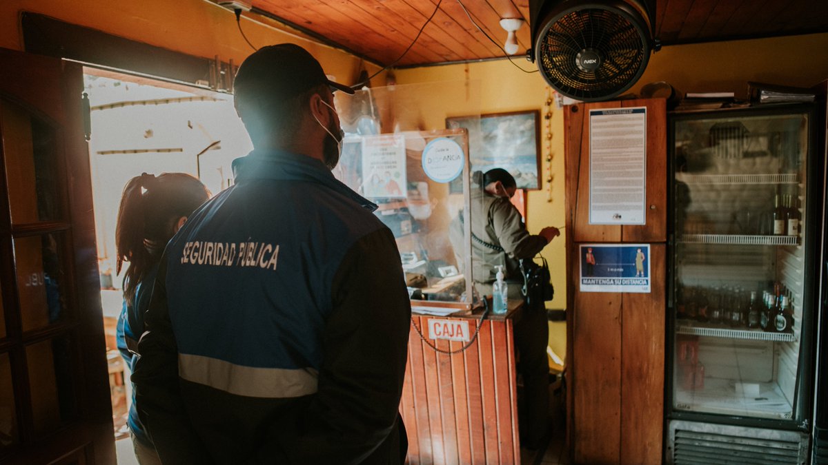 ElQuiscoMuni's tweet photo. 🚨 Desde este 30 de mayo entró en vigencia en la comuna el convenio entre la #AMPSA y #carabinerosdechile, mediante el cual se potencia el trabajo conjunto de #seguridadpública y Carabineros, permitiendo una mayor cobertura de los sucesos ilícitos y fiscalizaciones en El Quisco🌵 https://t.co/SDPgHeBnai