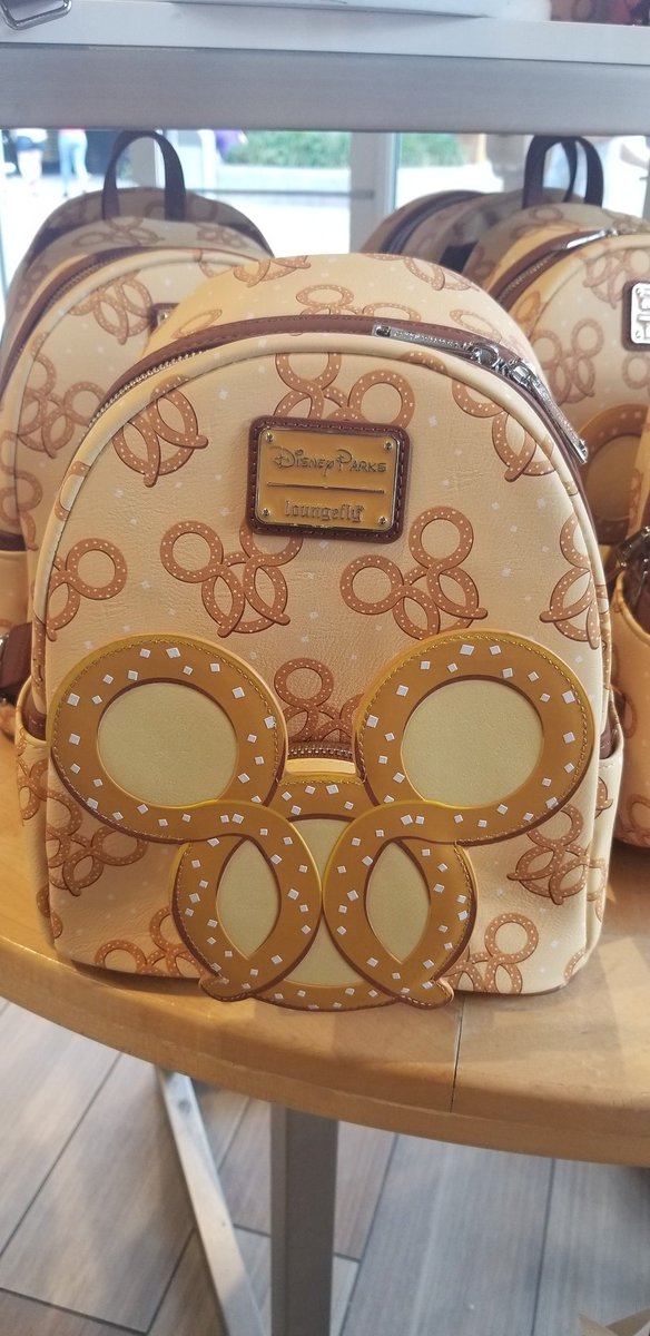 dbloccupancy's tweet image. Loving these #Loungefly at #disneysprings