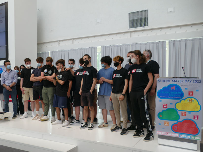La Scuola Primaria E.Biagi di Medicina,Scuola Secondaria I grado Petrarca di Pontenure e l'ITTS Belluzzi-Da Vinci di Rimini hanno vinto il "Maker Badge" riconoscimento che va, da quest'anno, alle scuole di ogni grado che hanno mostrato particolare originalità e creatività.