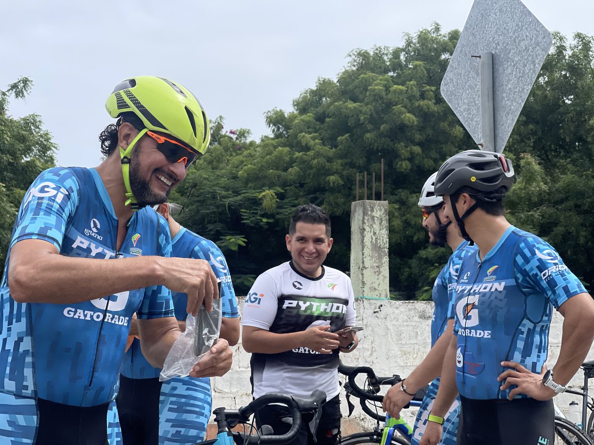 JuanJose_J4's tweet image. Una vez mas... nos tomamos #Manta en la hermosa provincia de #Manabi.
Los guerrero la siguen peleando, esto se pone cada vez más bueno.
#SomosPython #Triatletas #SwimBikeRun
@jonbaja_ @anamaria_om @oscaryagues @EdwardBR30 @JohnBarbery @fvilema @Patoquezada 💪🏻