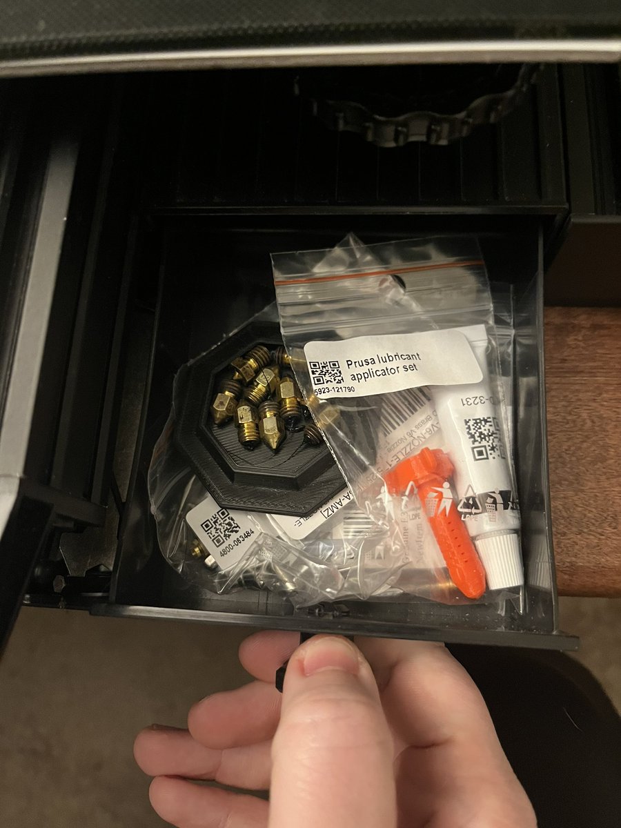 TotallyArtBro's tweet photo. Shoutout to @RoseAppleMedia for selling me one of his 3D printers a few weeks ago! I’ve finally made some progress on printing!!!! 💜💜💜 https://t.co/VUOZ3m4RhP