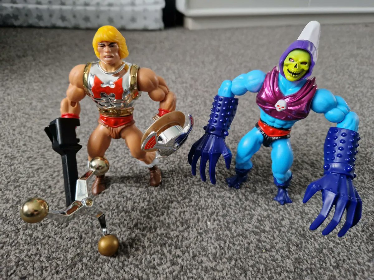 interghost's tweet photo. These two #MastersOfTheUniverse figures are crazy! But very cool 😎 new #Origins versions of #HeMan and #Skeletor
#FlyingFists and #TerrorClaws @Mattel https://t.co/unBeEcczjX
