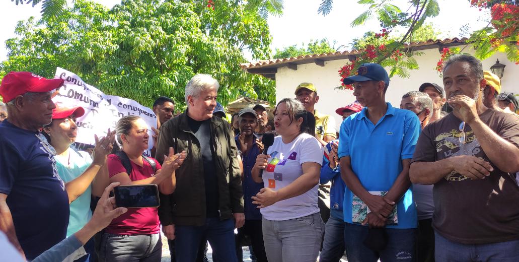 INTi_Venezuela's tweet photo. La vocería de la Comuna Indio Rangel agradeció al presidente @NicolasMaduro por la atención inmediata a sus requerimientos y el apoyo al trabajo productivo que desarrollan las organizaciones campesinas organizadas en estos  predios en el marco del 1x10 del buen gobierno. https://t.co/5iwxAsb4Hu