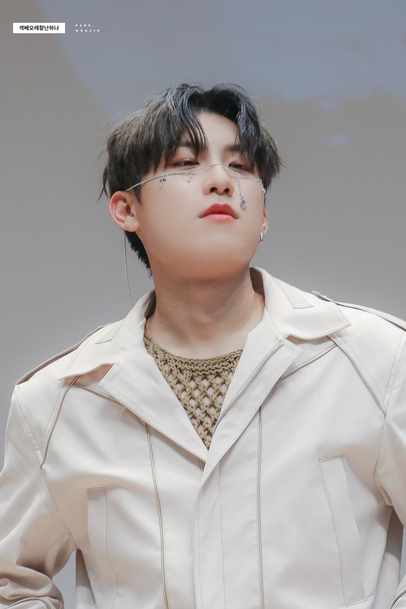 SexyBaby_woojin's tweet photo. 220522 위드뮤 팬싸

페이스체인..♡

#AB6IX  #에이비식스 
#박우진  #우진 #PARKWOOJIN https://t.co/EfahegsNGC