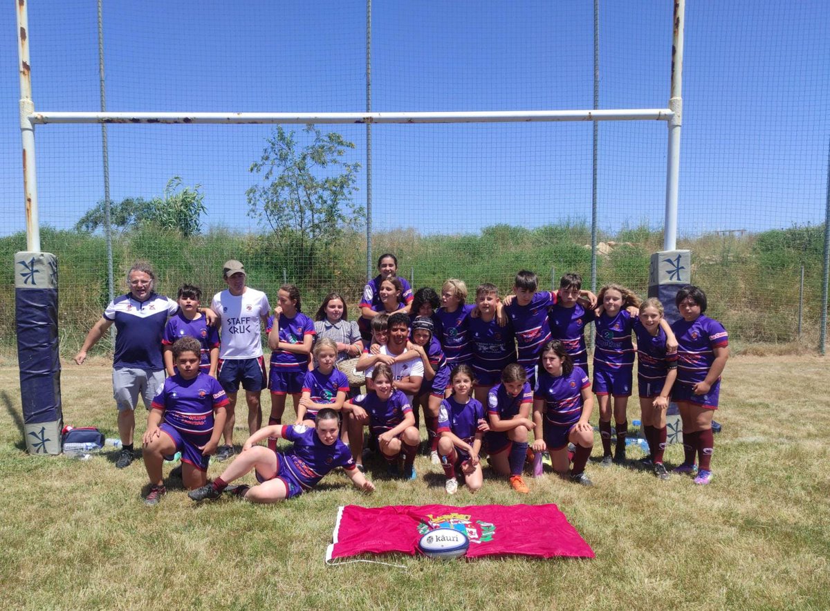 RugbyCartagena's tweet photo. El sábado se jugó I Torneo de Rugby Infantil Ciudad de Cartagena, junto a @URAlmeria y @ElcheCRU guardamos un emotivo minuto de silencio en memoria de nuestra compañera M.Carmen García. 230 niñ@s disfrutando de una jornada de deporte y convivencia #TriCT #rugbycartagena https://t.co/Req3guavw8