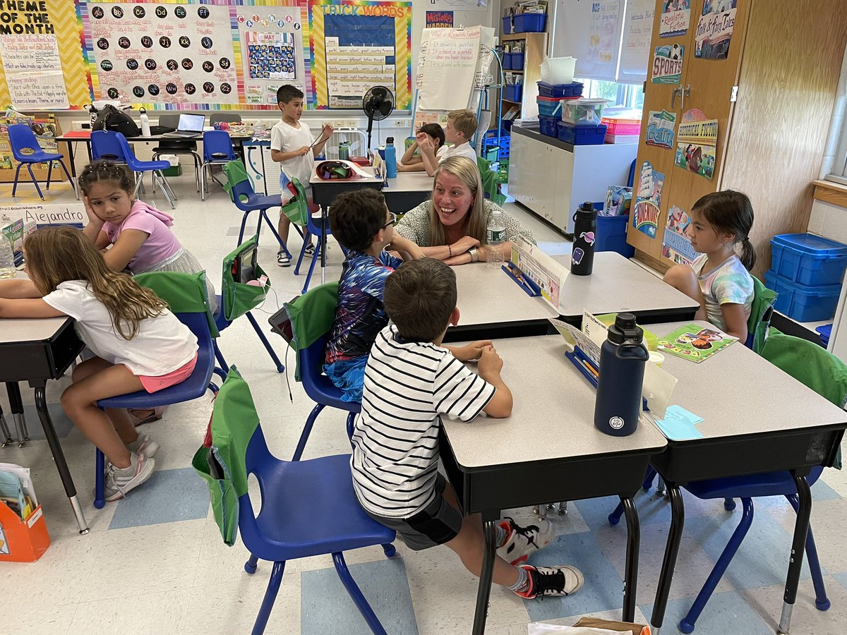 ObenTech's tweet image. Ms. Cavuto’s students used Jolly Rancher models to explain how rocks change over time @OBENSchools @McelweeTami