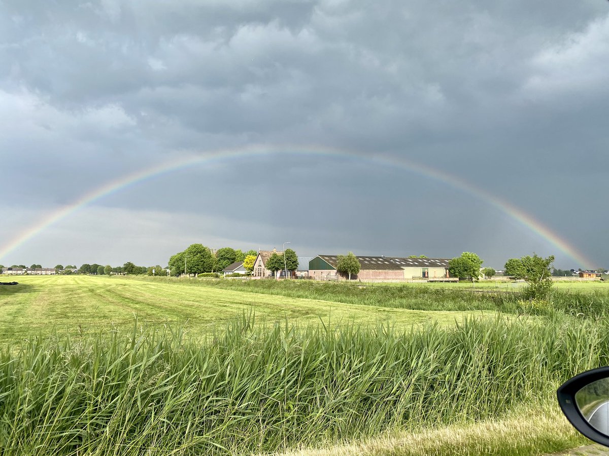 Prachtige #regenboog begin van de avond boven #nieuwkoop 🌈