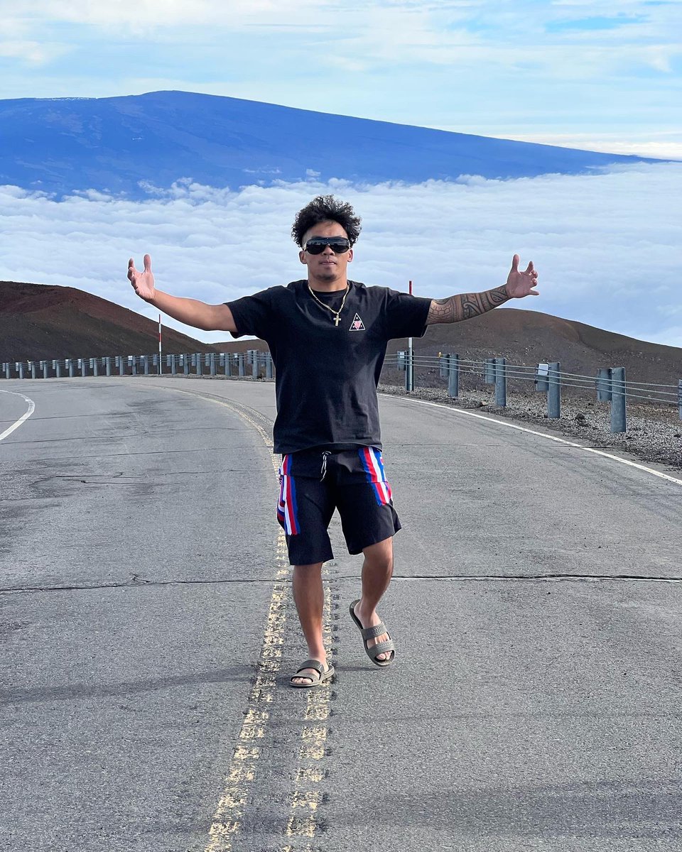 AlobJoshua's tweet photo. Big island vibes 🤙🏽 #bigisland #maunakea #hawaii https://t.co/8ExIN5RPUY