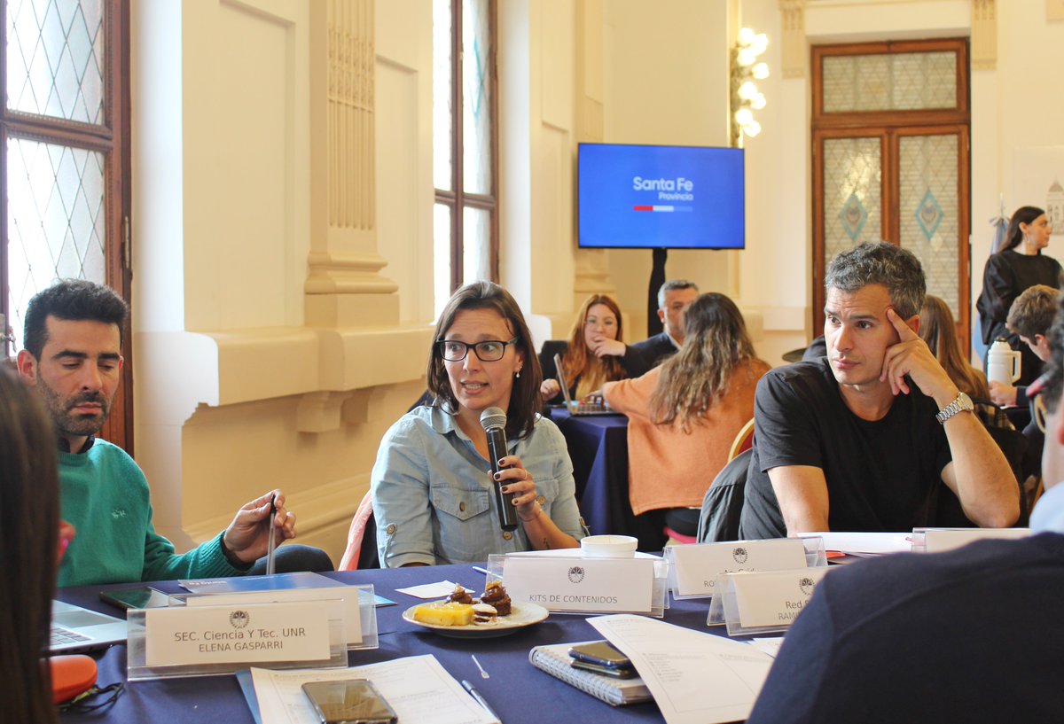 CienciaSantaFe's tweet photo. #SantaFeAlMundo | Junto al gobernador @omarperotti, participamos de la sesión del Consejo de Economía del Cocimiento.
🌐 El objetivo fue visibilizar los hitos del ecosistema y el trabajo público-privado, y posicionar a Santa Fe como líder en talento, conocimiento e innovación. https://t.co/B3A2DffOaM