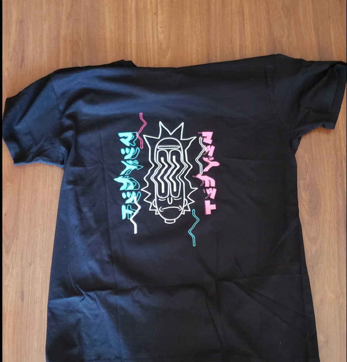 Lp1zarr0's tweet photo. Me acaba de llegar la nueva merch de @Rubiu5 versión rick &amp; morty.

Y se tardó menos de 1 mes en llegarme a chile 🥶🥶🥶

#madkat #rubius #rubiuscorp https://t.co/HUo9iHeG15