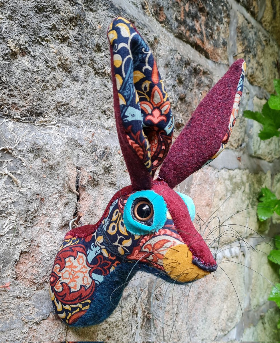 Latest handmade hare in William Morris fabric. I just love his designs. etsy.com/shop/thecrafte… #williammorris #handmadehare #textilesculpture #etsyseller #harewalldecor