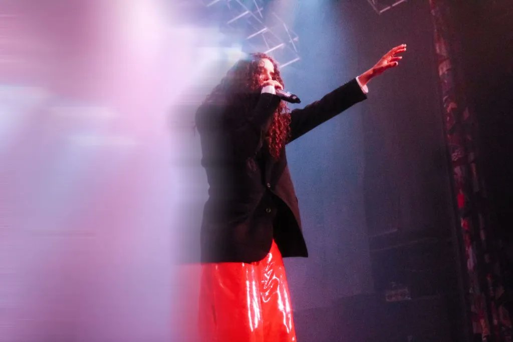 OffRecordTX's tweet photo. talented rapper @070shake along with special guest artist @jetthe3rd_ gave @HOBHouston a show they won't soon forget! Check out @rosecoloredkayy's stunning photos and review here: https://t.co/2Nz9RvdEwo🏠
-
#070shake #jetthethird #hobhouston #offrecordblog https://t.co/zAkfQZlncg