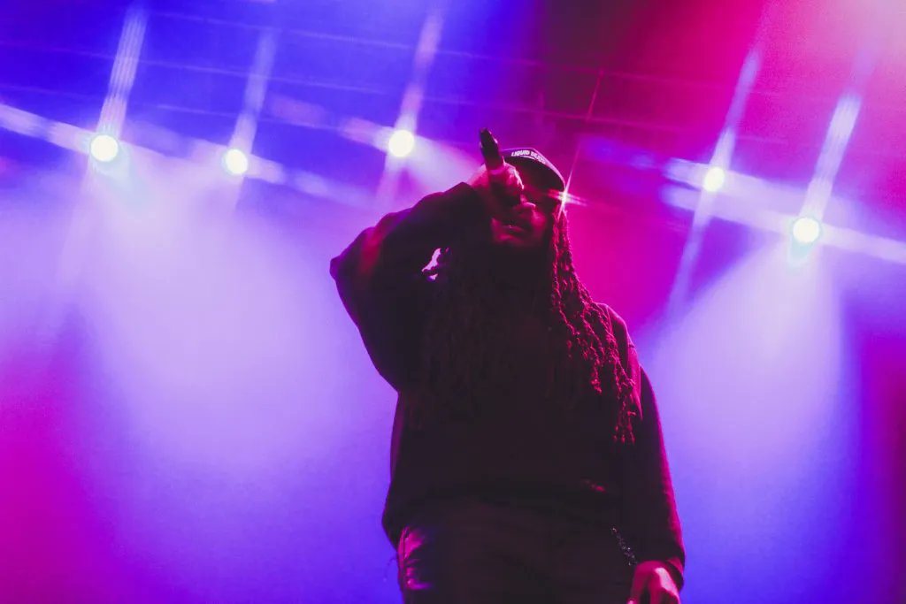 OffRecordTX's tweet photo. talented rapper @070shake along with special guest artist @jetthe3rd_ gave @HOBHouston a show they won't soon forget! Check out @rosecoloredkayy's stunning photos and review here: https://t.co/2Nz9RvdEwo🏠
-
#070shake #jetthethird #hobhouston #offrecordblog https://t.co/zAkfQZlncg