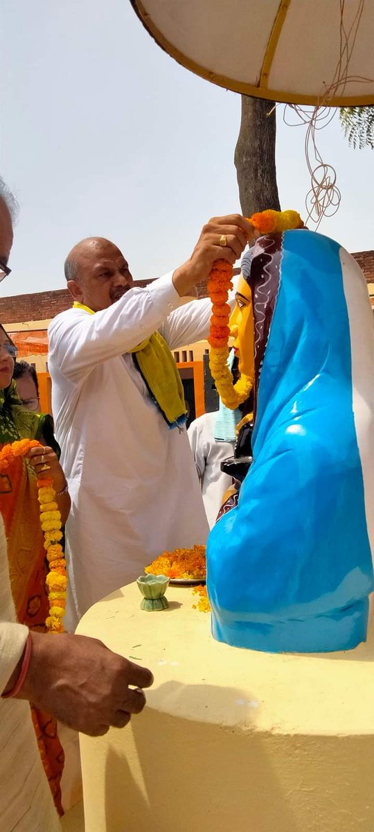 BaburamPal9's tweet photo. जौनपुर में अहिल्याबाई पाल ऊ, मा,विद्यालय कन्हईपुर जौनपुर में आयोजित 297 वी जयंती समारोह में समलित हुए.... https://t.co/hZBvfj3jtY