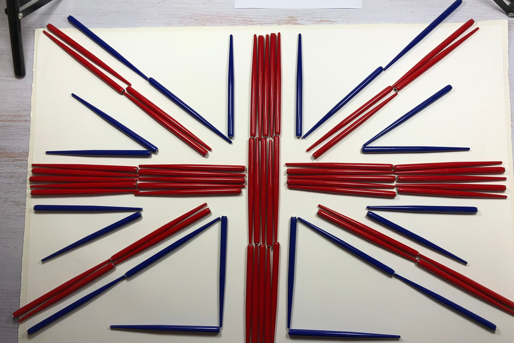 scribbs's tweet image. Working on the image for our Jubilee Celebration Collection. 
Those pesky pen holders keep rolling about!
.
.
.
#PlatinumJubilee #scribblerscalligraphy #scribblers