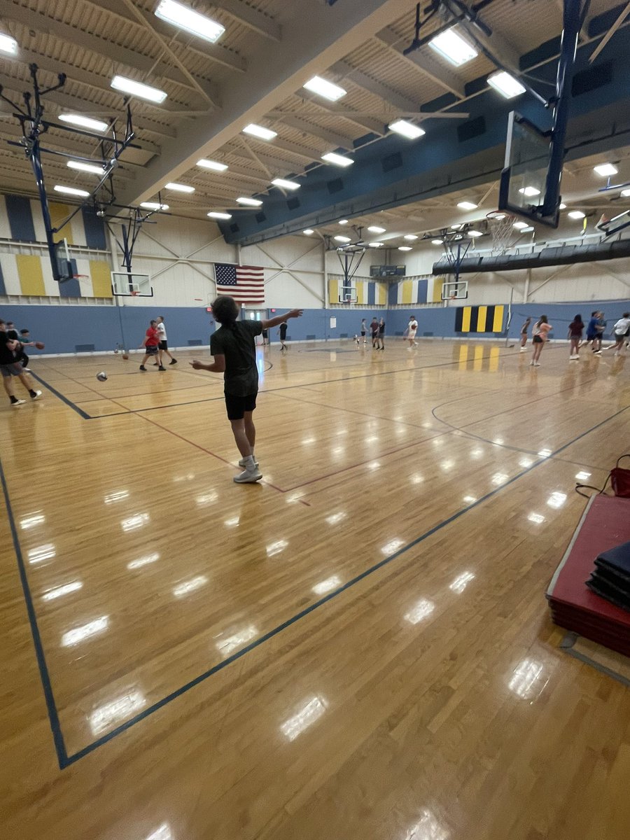 Preston_B_AMS's tweet photo. Today in Arthur’s middle schools gym they are doing free time #TrentonTuesday #BAMSCE #bamsKnights #Yes2TPS https://t.co/mx0TWncoL0