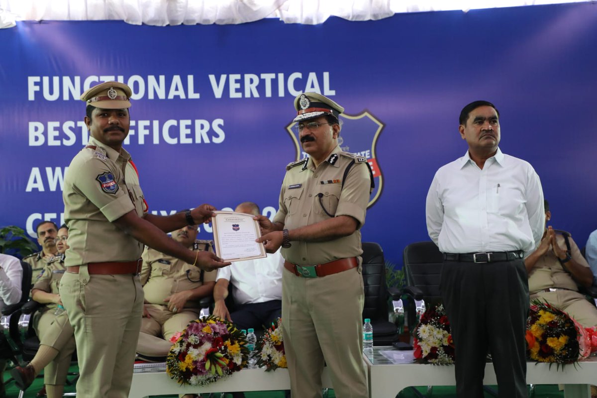 AEturnagaram's tweet photo. Congratulations to CI Venkatapuram Shiva Prasad and PC Vemula Prasad  station writer of Peruru PS, for winning the meritorious functional vertical reward in Investigation. 
@MuluguSP @TelanganaDGP @TelanganaCOPs https://t.co/S9YmenCiQO