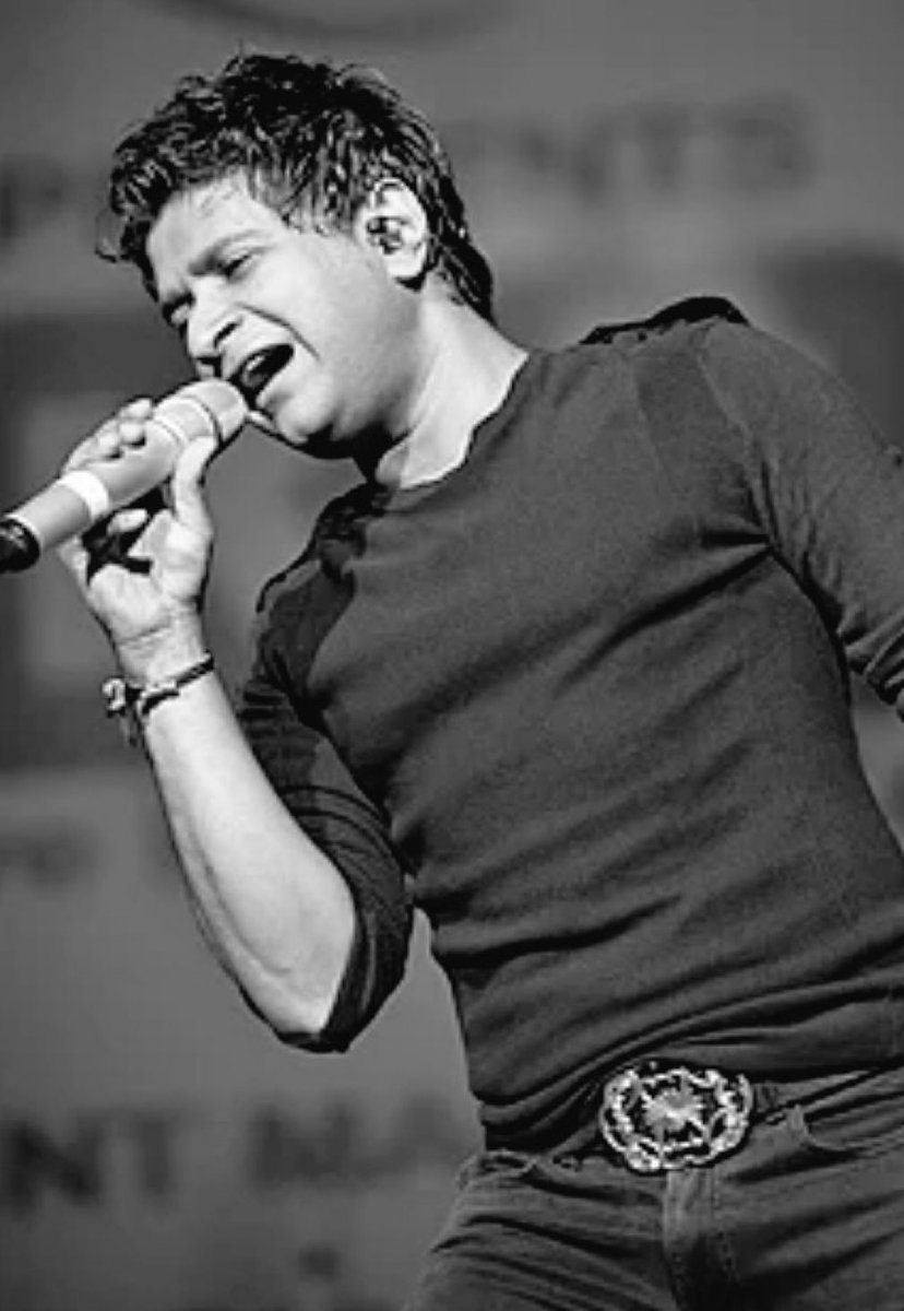 rishibagree's tweet photo. Bad news for music lovers !!

Renowned singer KK died after falling sick during his performance at Nazrul Mancha Kolkata. 

He was just 54. https://t.co/jTCW7K7IU0