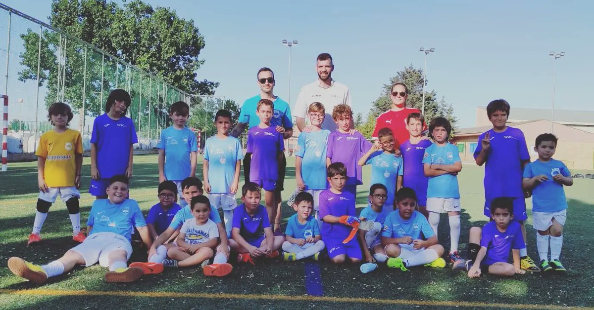 FutsalPonent's tweet photo. 🆕️🗞 Tarda diferent de la mà de @snkcenter ! L'equip Prebenjamí es desplaça a les pistes #ineflleida per viure una jornada esportiva 🥅⚽️🤙👏

😍🙌Gràcies! Fins la propera!🙂
🤜🤛 

 Visca 💙🤍!

🍏#viuponent
⚽️#viufutsal 
🏘#Alcarràs https://t.co/2t8jfdVW0O