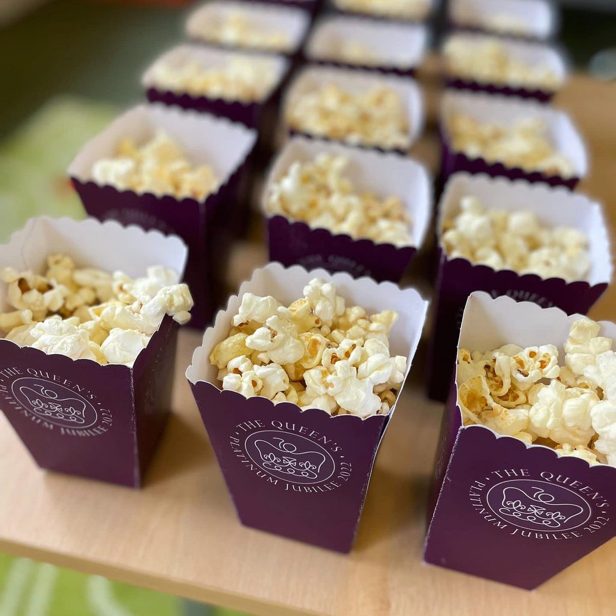 GreenwichLibs's tweet image. There was a fabulous #PlatinumJubilee celebratory afternoon at #ColdharbourLibrary! The local CRTA group along &amp;amp; other library members &amp;amp; guests tucked in to a Royal Jubilee afternoon tea were we ate scones, cakes, sandwiches and lots of sweet treats &amp;amp; ended with a royal quiz! 👑