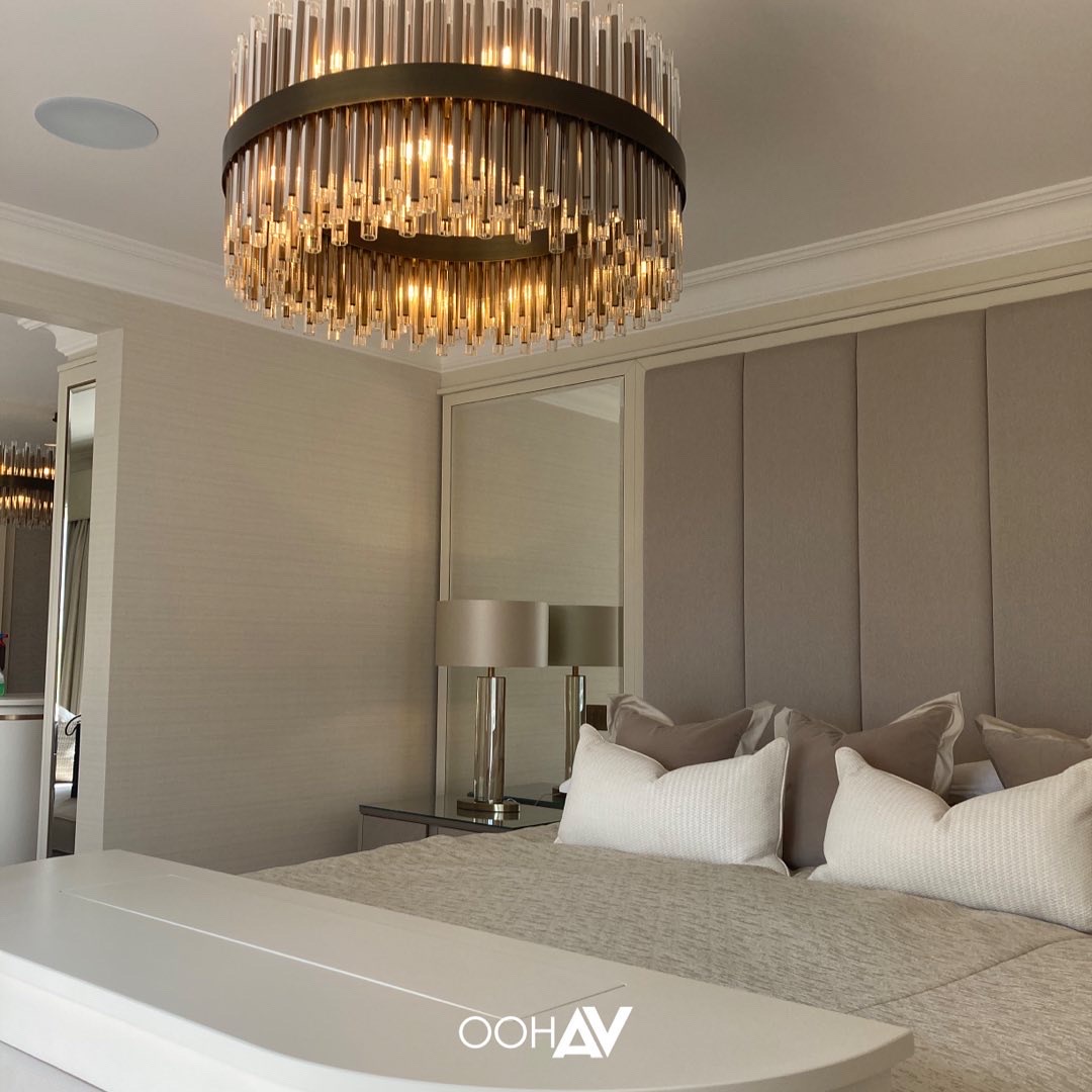 ooh_av's tweet photo. A beautiful example of discreet AV installed into this Bedroom. 

Lutron Lighting and Window Treatments, Ceiling Speakers and Motorised TV Lift at the foot of the bed, provide the #luxury #tech for this room.  

Contact us to learn more about #AV x #Design  0330 223 2273 https://t.co/KgE8HA12BD