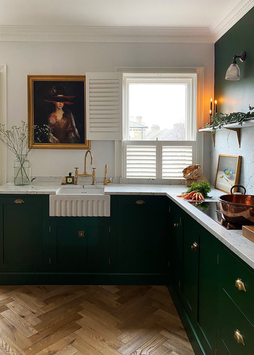 deVOLKitchens's tweet photo. When you picture your dream kitchen, what does it look like? One of the most common misconceptions is that you need lots of room to create your ideal kitchen, but sometimes something little can be even more special... #SmallKitchens https://t.co/fMhLpWW5JX