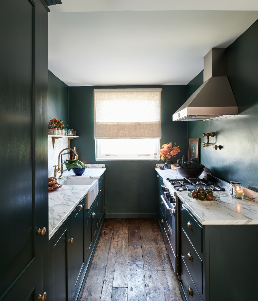 deVOLKitchens's tweet photo. When you picture your dream kitchen, what does it look like? One of the most common misconceptions is that you need lots of room to create your ideal kitchen, but sometimes something little can be even more special... #SmallKitchens https://t.co/fMhLpWW5JX