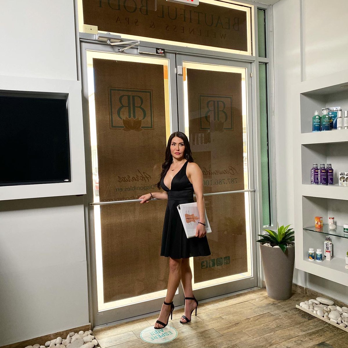 IDentityImage_'s tweet image. Campaña para #BeautifulBody en Caguas. 

Producción de #VideoPub.

#advertising #video #anuncio #videoshoot #photoshoot #media #spa #esteticafacial #esteticacorporal #estetic #moda #fashion #model #milf #natural #body #boobs #blackdress #dress