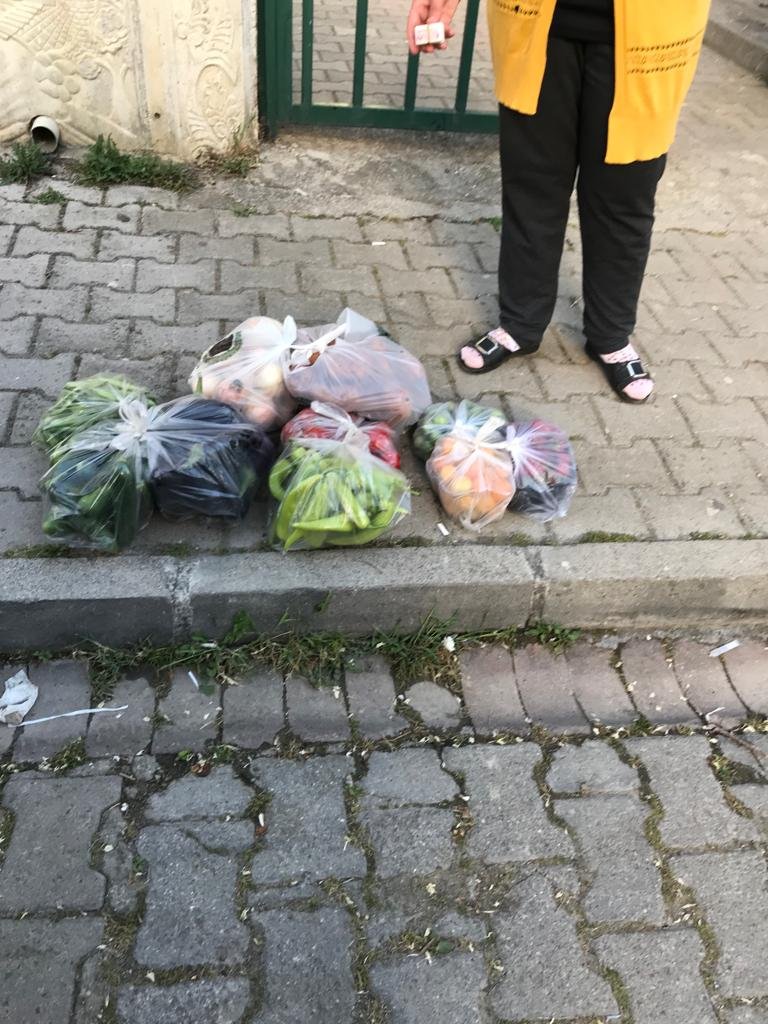 ashanesamsun's tweet photo. İhtiyaç sahibi ailelerimizin ihtiyaçlarını giderdik. Vesile olan herkesten Rabbim binlerce kez razı olsun https://t.co/Lp8oBmcWnA