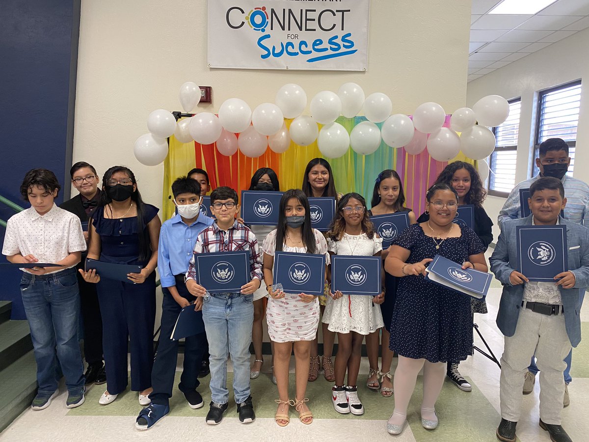 ParksideProud's tweet photo. 4/4 It ended with our presidential award winners and the VERY FIRST principal’s award recipient whose name will hang on a plaque in the office for many years to come. Good luck class of 2029! #OnceABullfrogAlwaysABullfrog https://t.co/gDyfeirFfC