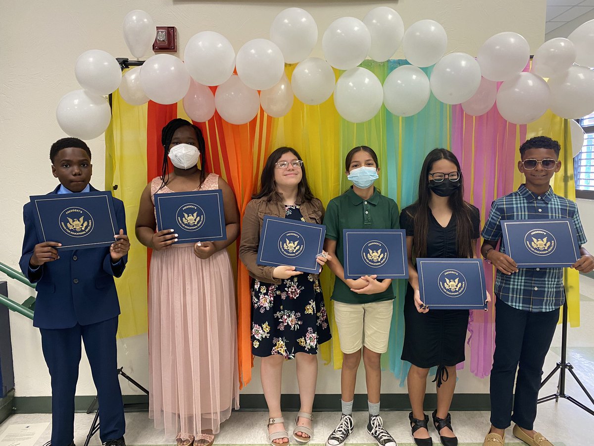 ParksideProud's tweet photo. 4/4 It ended with our presidential award winners and the VERY FIRST principal’s award recipient whose name will hang on a plaque in the office for many years to come. Good luck class of 2029! #OnceABullfrogAlwaysABullfrog https://t.co/gDyfeirFfC