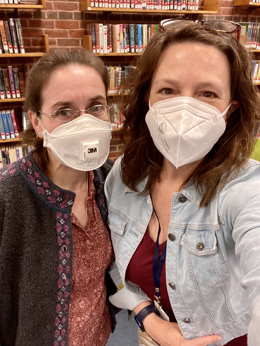 SMLionsLibrary's tweet photo. @SMLions you may have noticed 2 new faces in the @SMLionsLibrary over the past few months. #LibraryAssistants Mrs. Bento & Mrs. Brinkley are here to help you end the Lion Term strong. Stop by & say hi. You may not be able to tell, but we're smiling under our masks! #SMLionPride https://t.co/n9OE8V24MT