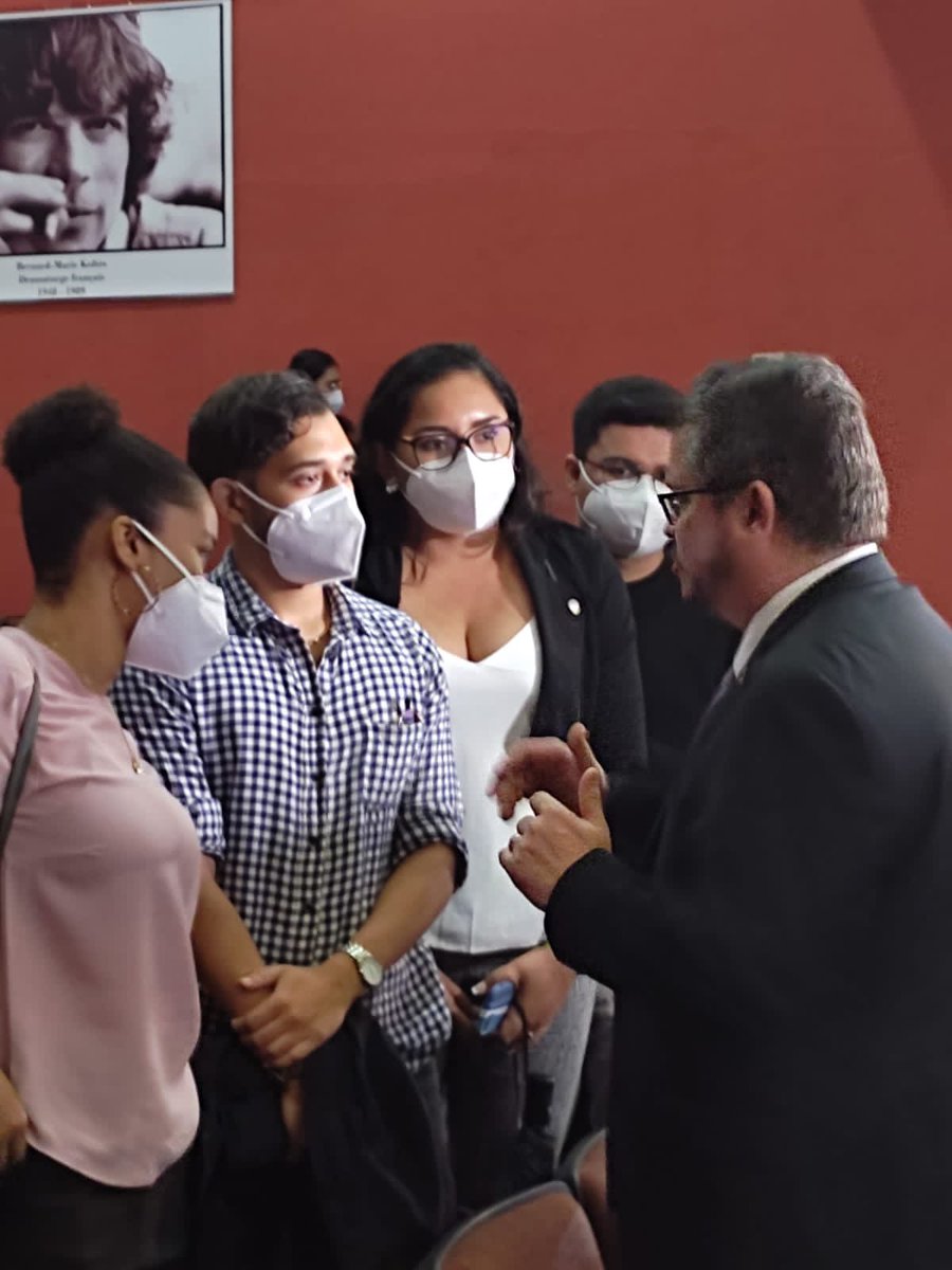 byypont's tweet photo. Qué bueno fue presentar las oportunidades y estudios en Francia a los estudiantes de Nicaragua en la @AFManagua! Gracias por su atención! (No hace tanto frío@y sí, hay #nacatamales) https://t.co/ESUGxzrLtE