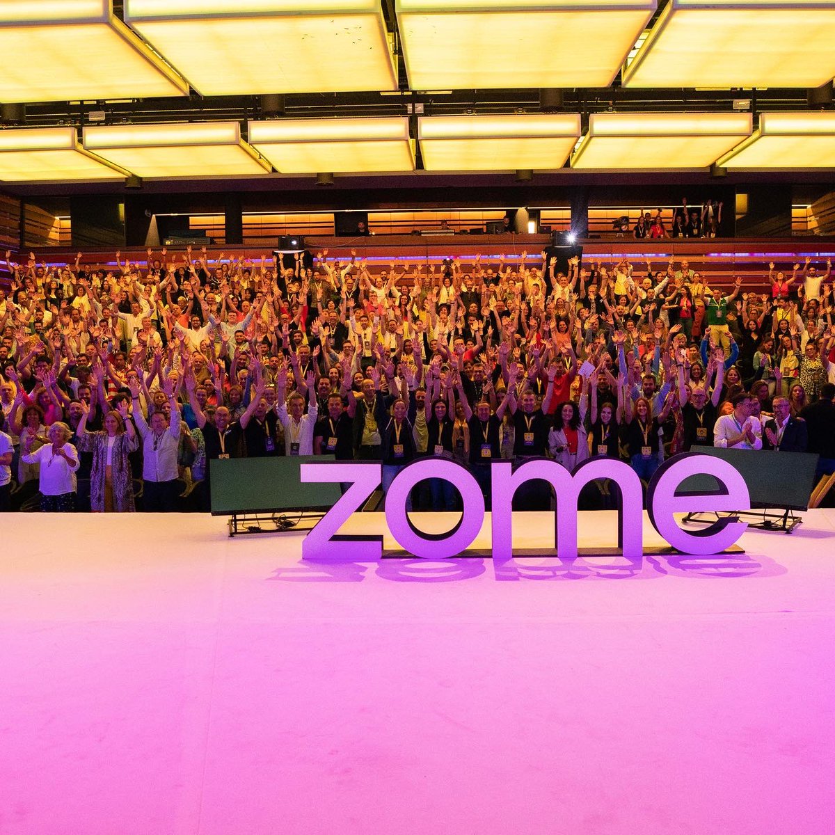 ericajpsoares's tweet photo. Ainda sobre o Summit 🤍

#zomesweethome #zomesummit22 #melhorempresaparatrabalhar #zome #zomeconsigosempre https://t.co/nYNgltVx2J