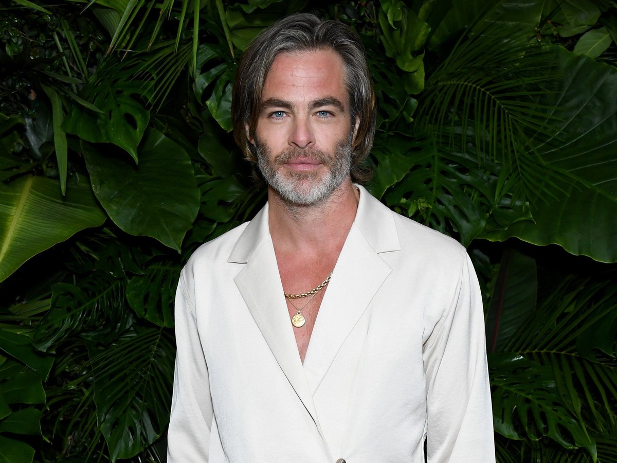 samrobless's tweet photo. Chris Pine ages like fine wine #PiningForYou #Lmao https://t.co/6iLcFlMZQp