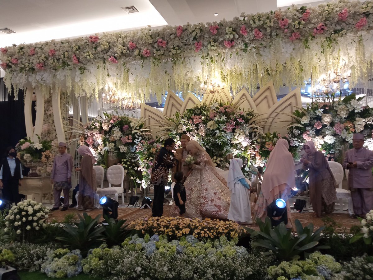 bagus_ubaid's tweet photo. Alhamdulillah
Berkesempatan hadir memenuhi undangan pernikahan Mbak Diza dan Mas Atho putra putri Abah Hidayat Anggota DPRD Provinsi Jawa Timur, lanjut ke pernikahan Ning Munah dan Gus Aziz putra putri kyai adzim ketua PCNU Kab. Mojokerto.

Semoga penuh keberkahan https://t.co/JP3GK2tFZk