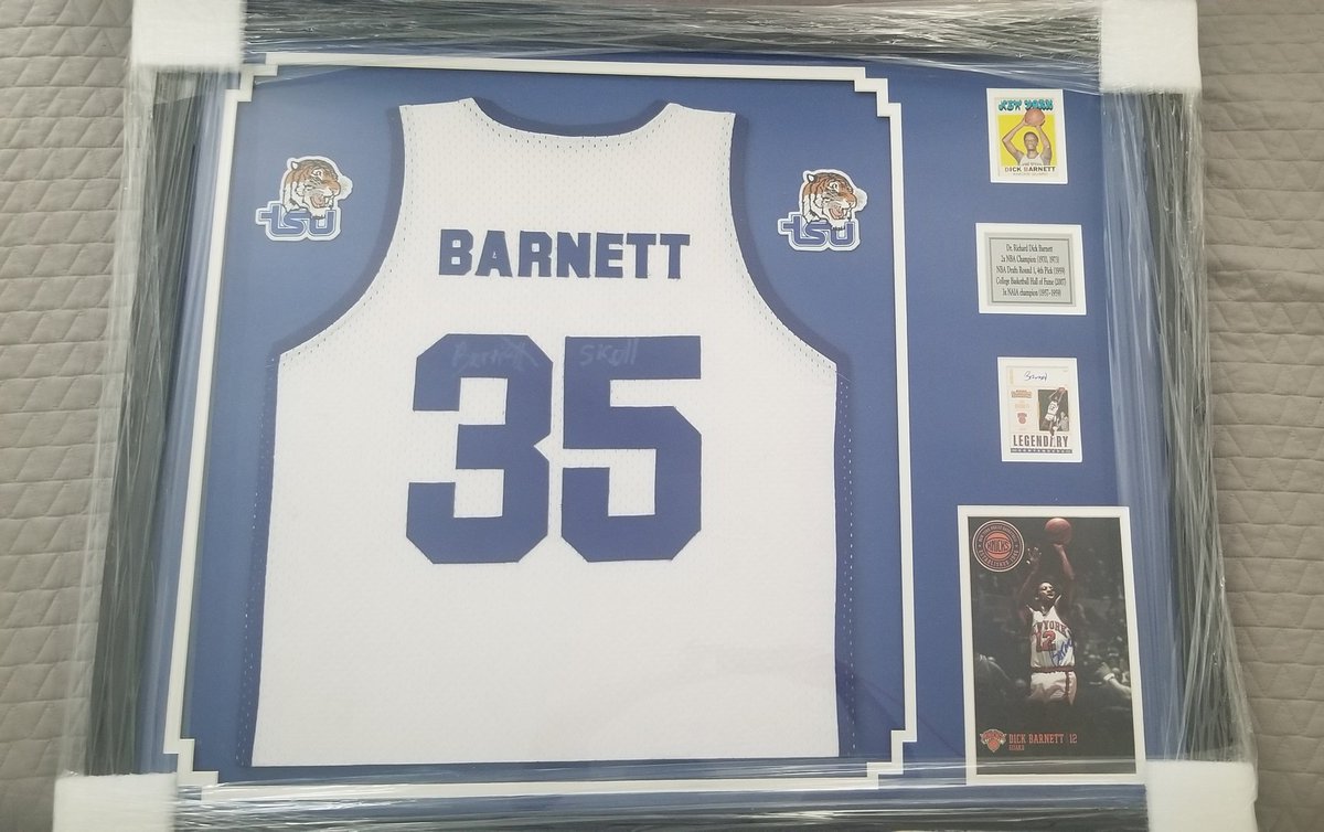 wardme01's tweet photo. Sending a HUGE "Thank you" to fellow #TSUtiger alumnus Dr. Barnett (@DRBFNYorg and @FallBackBaby12) for the autograph signings. God bless you! #TSU #BigBlue❤🏀🐅 https://t.co/moFo3SpbaS